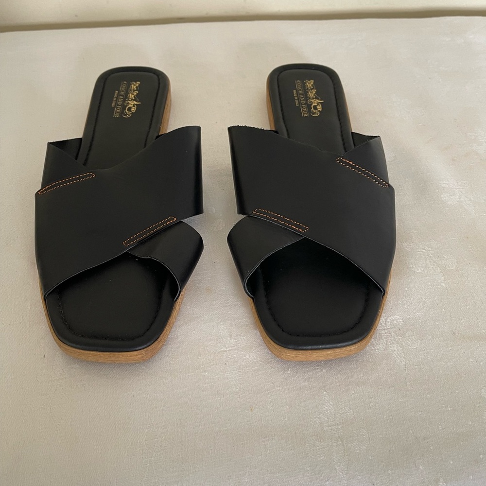 COACH AND FOUR Women Slippers
